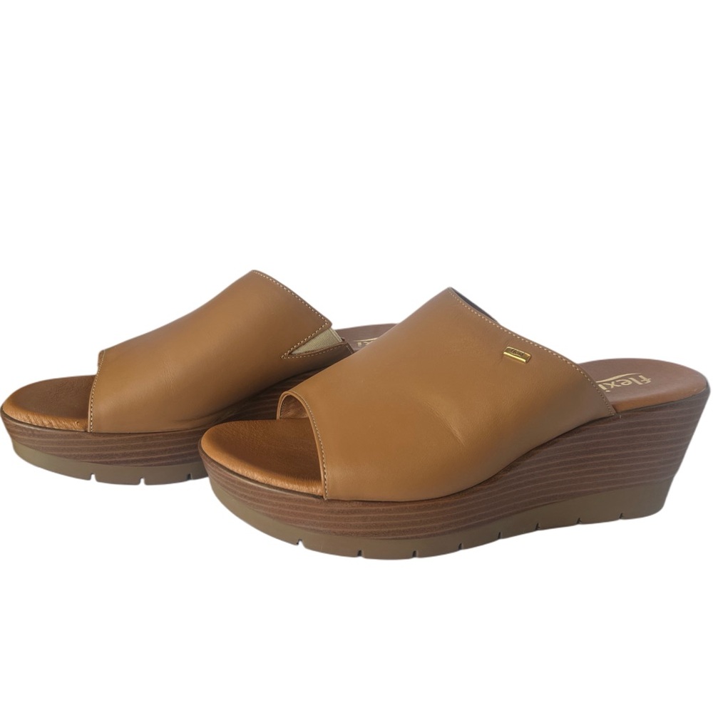 Dark Tan Women’s Flexi platform saddles in a size 9